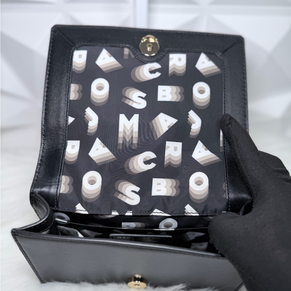 🌸Marc Jacobs Black and Gold Crossbody Bag 🌷 - Picture 7 of 13